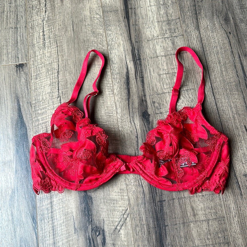 NWOT Victoria’s Secret sheer bra